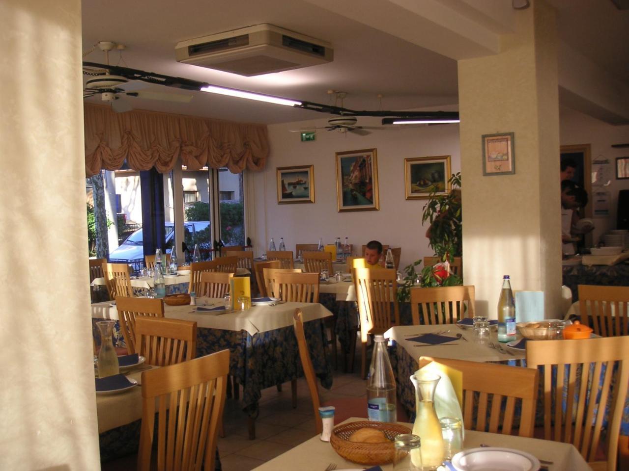 Hotel Canasta Riccione Exterior foto